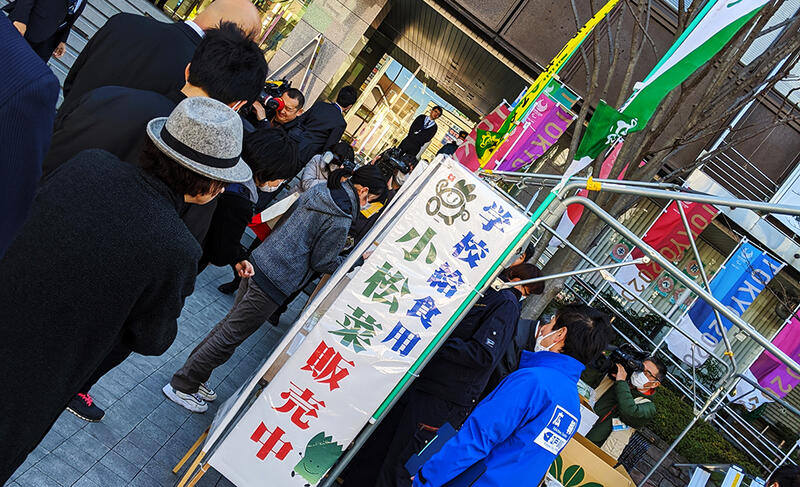 ＜小松菜レポート＞学校給食用小松菜の即売会＠江戸川区役所前庭にいってきました！