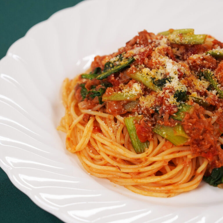 小松菜とサバのトマトソースパスタ