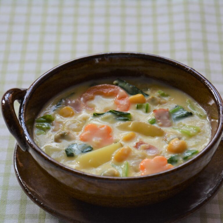 小松菜入り！新じゃがとコーンのチャウダー